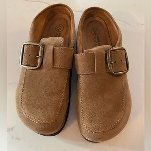 White Mountain Bueno Clog Women’s 9 Chestnut Suede Slip On Shoes Buckle Like New